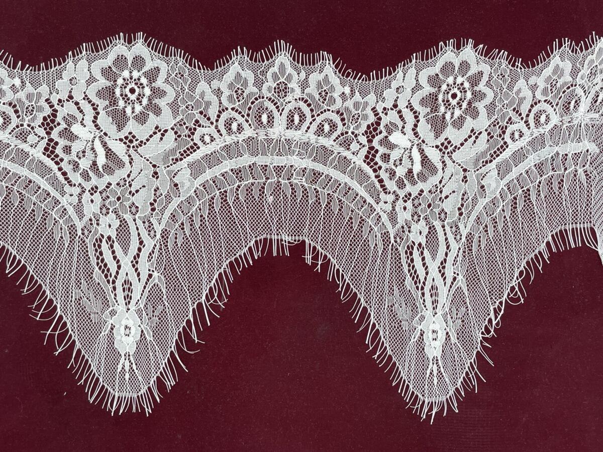 SA-6608-N-дантела с ресни