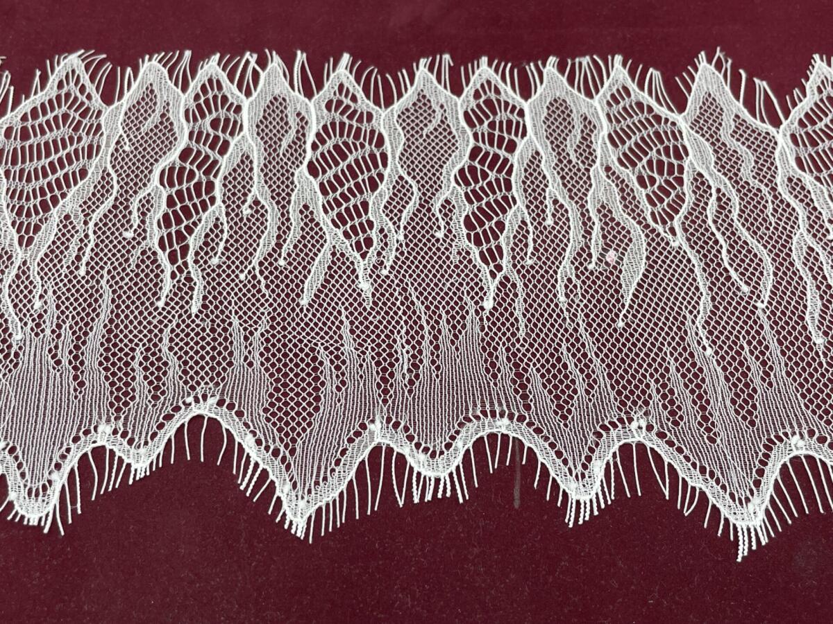 SA-7676-N-дантела с ресни