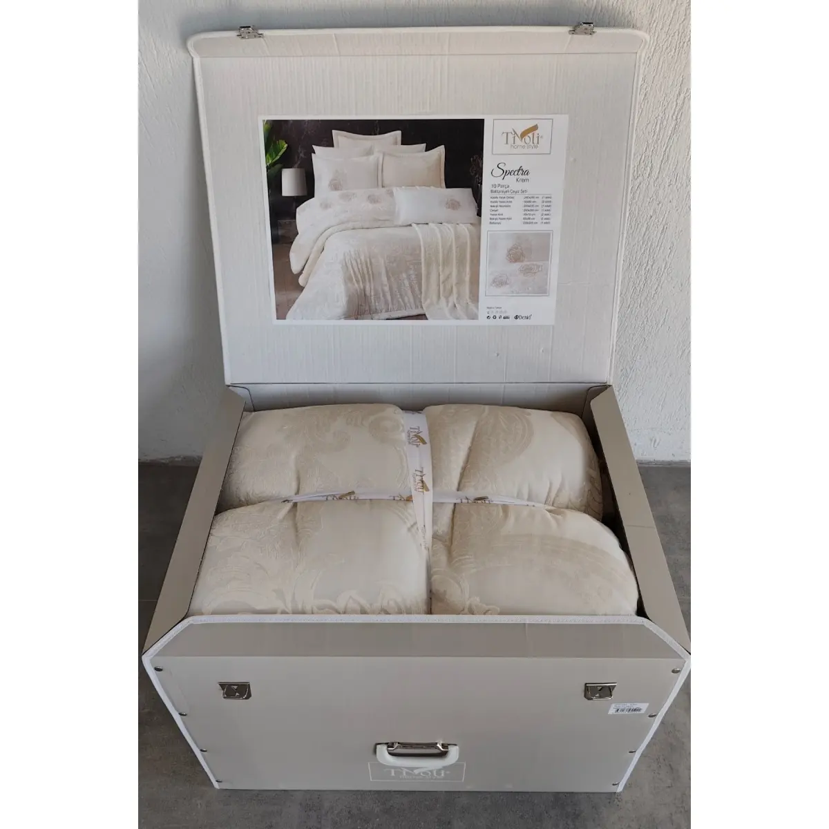 Spectra - Комплект за зестра - 10 части кадифено покривало за легло с одеяло