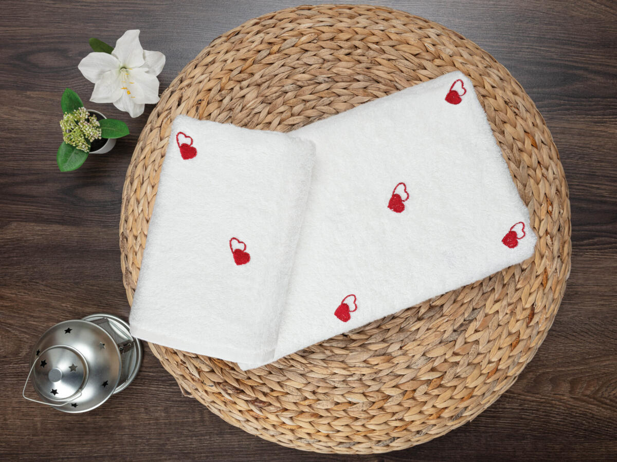 Комплект бамбукови кърпи за баня - с бродирано сърце