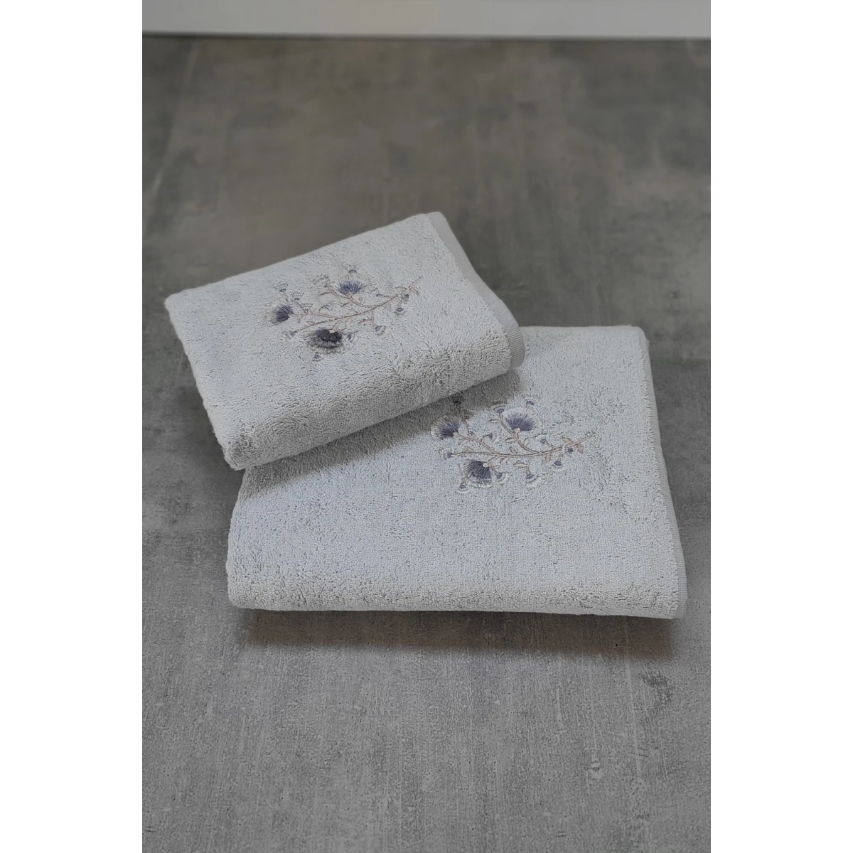 Tivoli Lisette - Комплект от 2 бамбукови кърпи за баня - Меки и бродирани - Комплект от 2 зестри