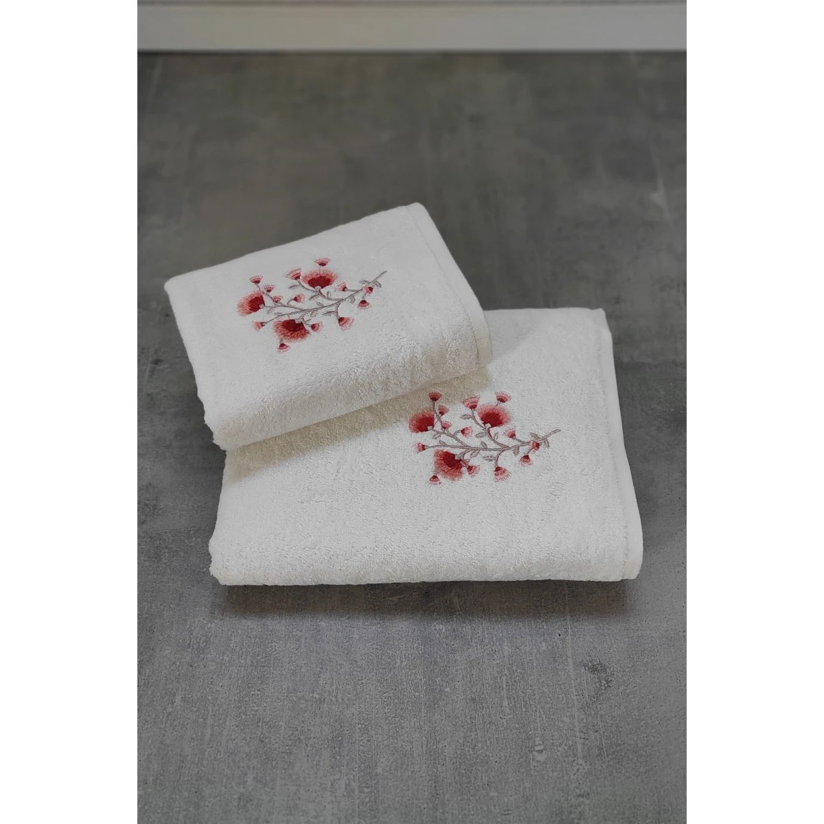 Tivoli Lisette - Комплект от 2 бамбукови кърпи за баня - Меки и бродирани - Комплект от 2 зестри