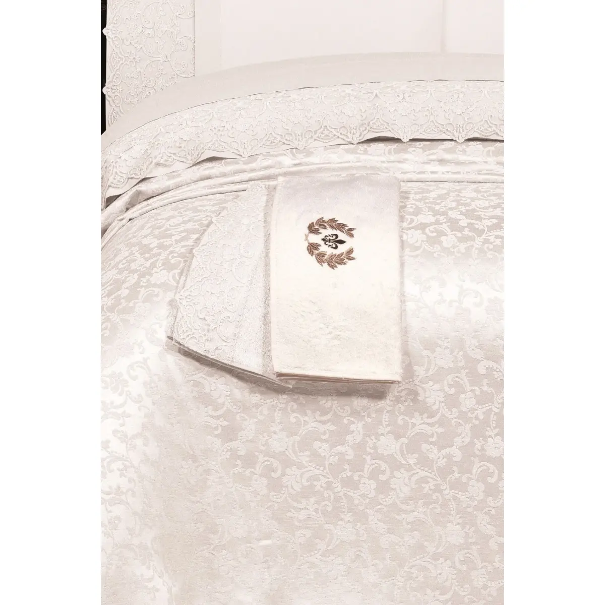 Нирвана - Комплект за зестра от 8 части - Комплект от шенил пике с кърпа - Булчински комплект