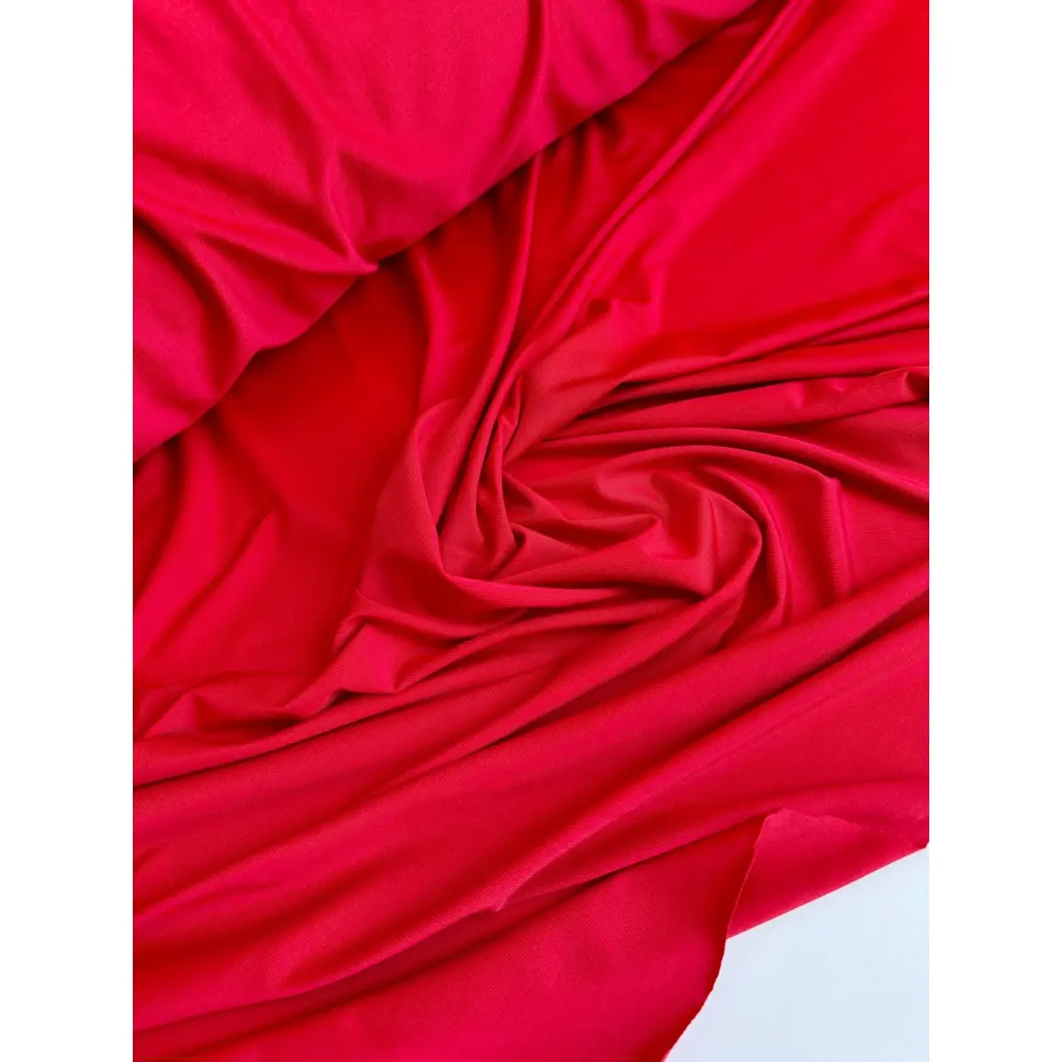 Микро Жарсе, цвят червено